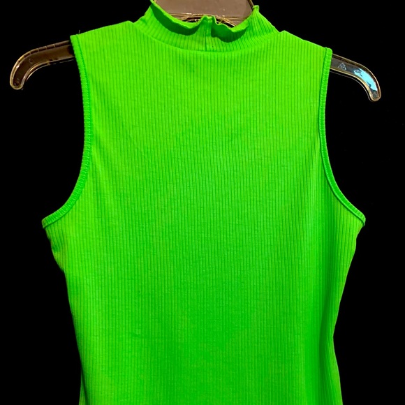 Lime Green Sleeveless Top - Picture 3 of 3